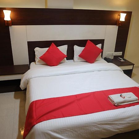 Hotel Alpha Vadodara Eksteriør bilde