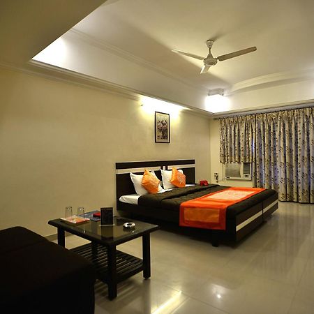 Hotel Alpha Vadodara Eksteriør bilde