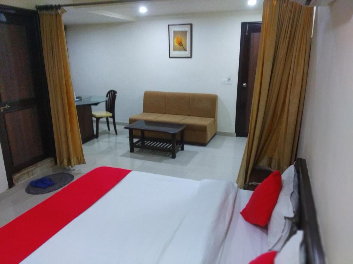 Hotel Alpha Vadodara Eksteriør bilde