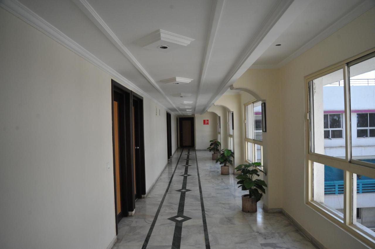 Hotel Alpha Vadodara Eksteriør bilde