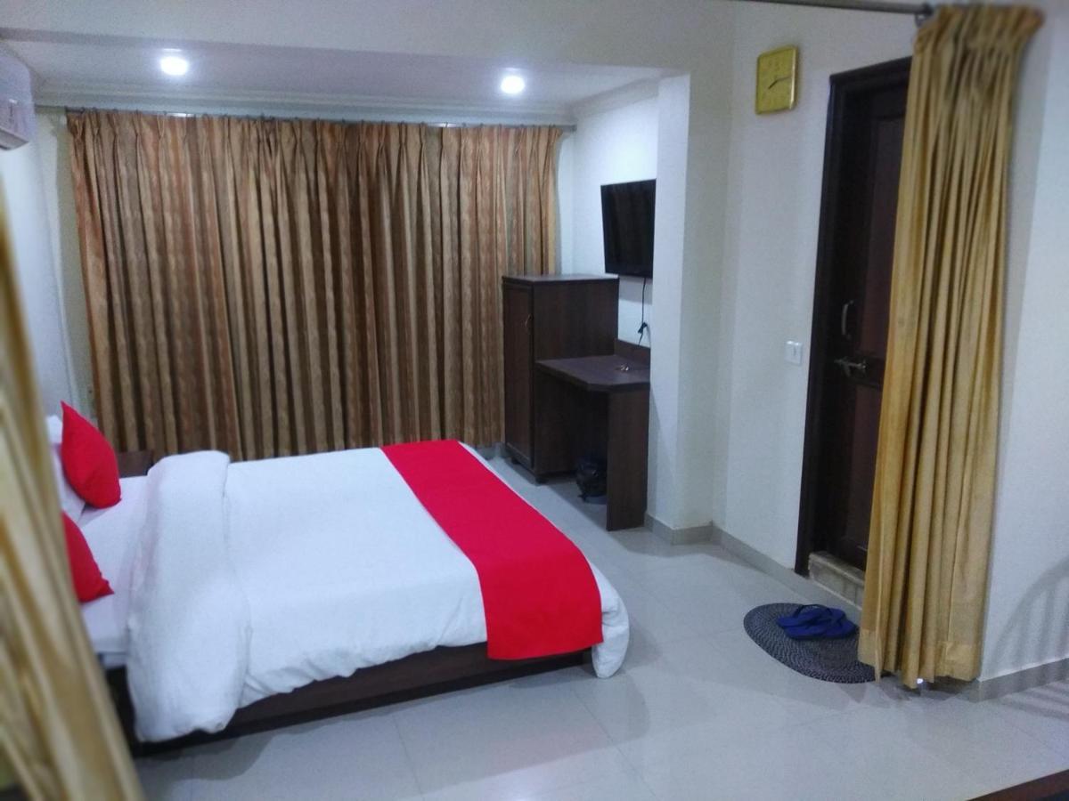 Hotel Alpha Vadodara Eksteriør bilde