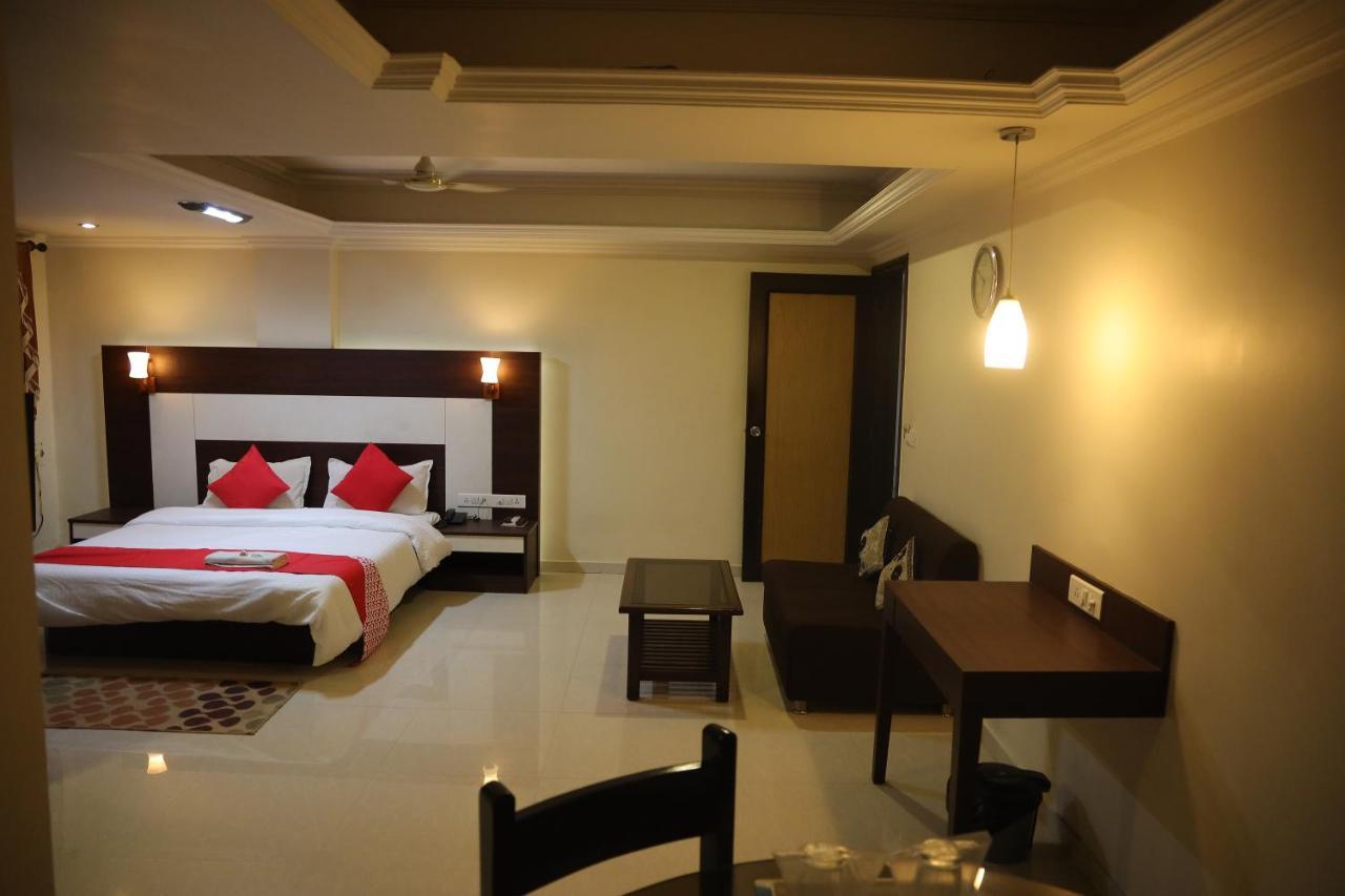 Hotel Alpha Vadodara Eksteriør bilde