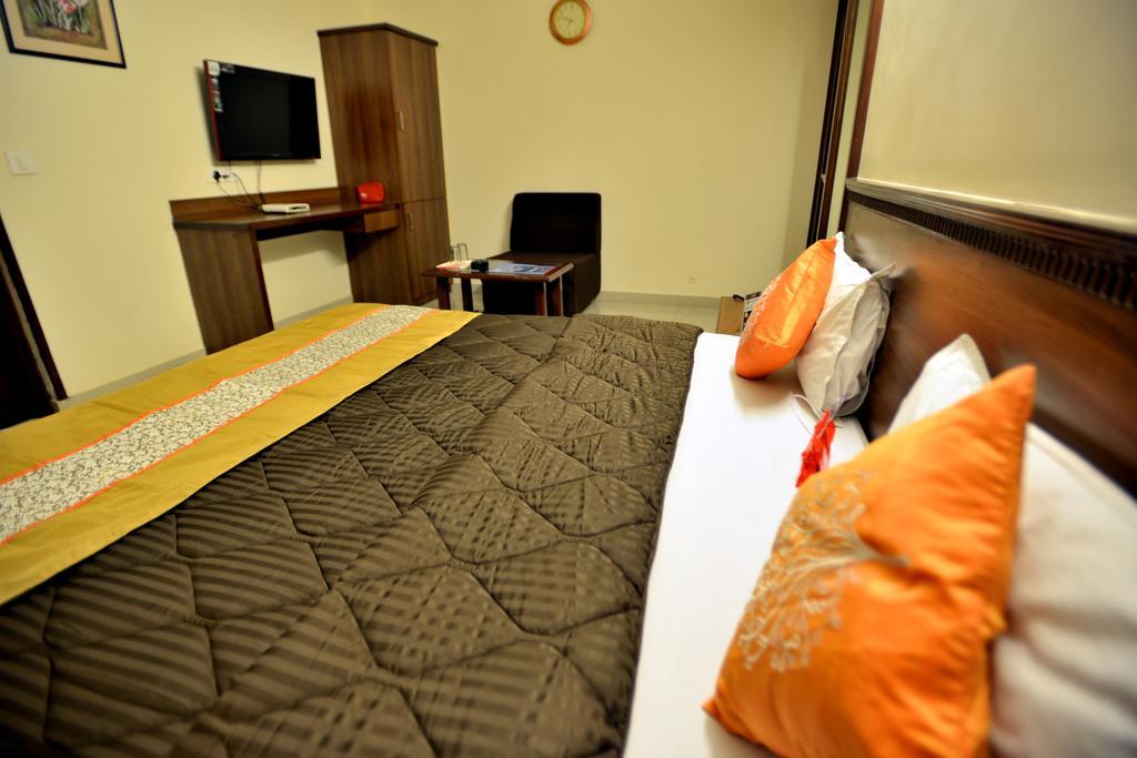 Hotel Alpha Vadodara Eksteriør bilde