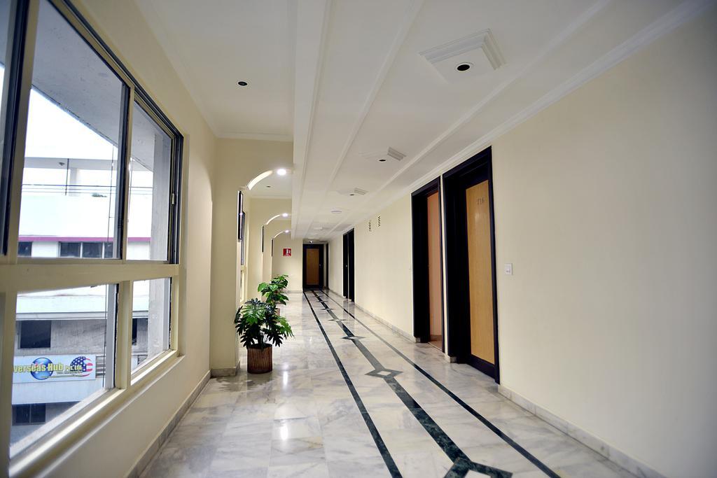 Hotel Alpha Vadodara Eksteriør bilde