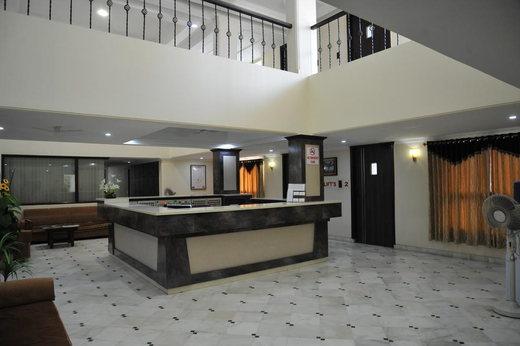 Hotel Alpha Vadodara Eksteriør bilde