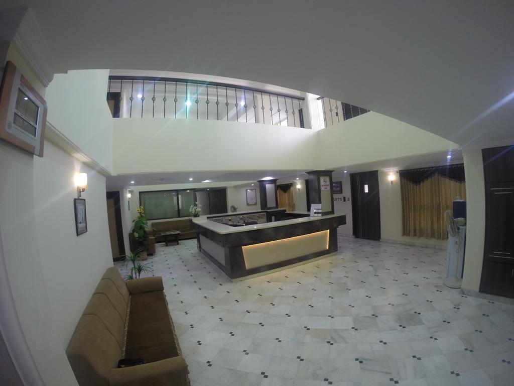 Hotel Alpha Vadodara Eksteriør bilde