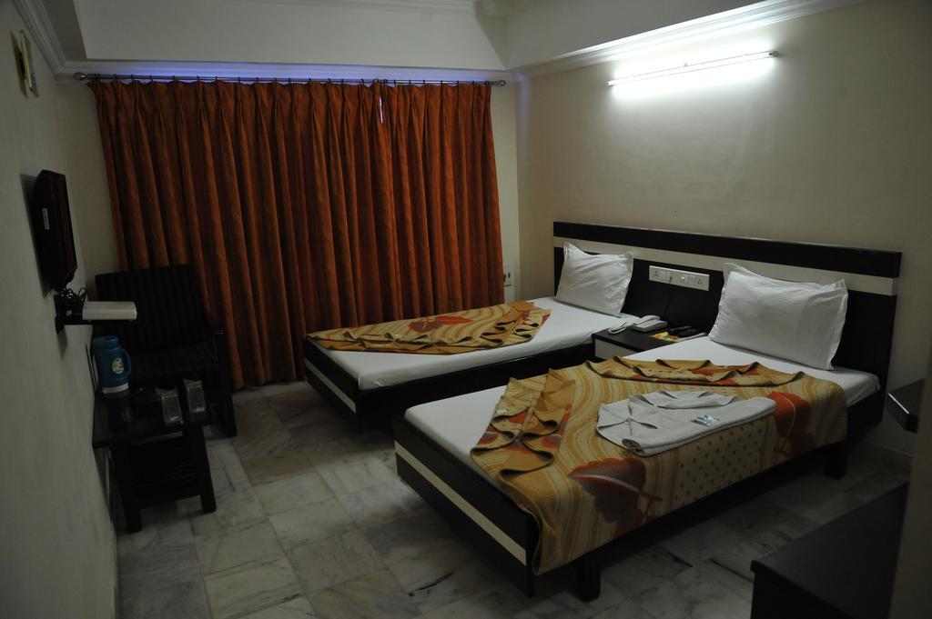 Hotel Alpha Vadodara Eksteriør bilde