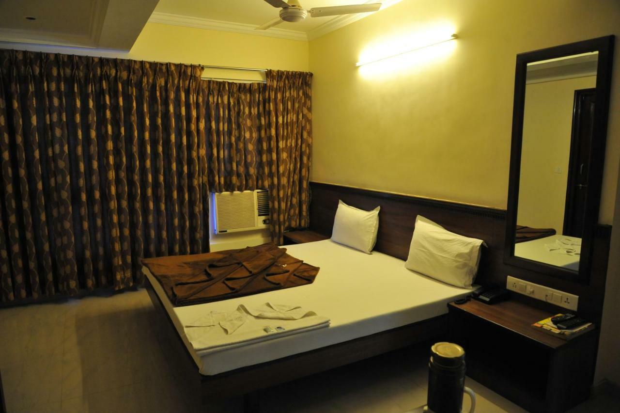 Hotel Alpha Vadodara Eksteriør bilde
